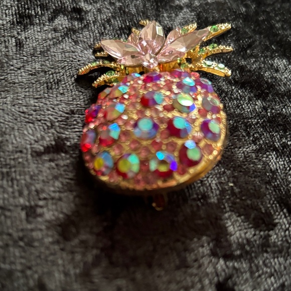 Rhinestone Pineapple Brooch NWOT - Picture 4 of 8